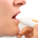 Læbepomade hjælper på tørre læber